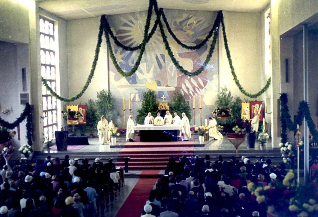  Altarraum Neue Kirche Kirchenweihe 