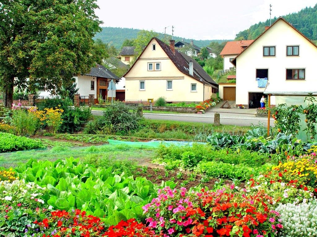  Häuser und Gärten in Boxtal 