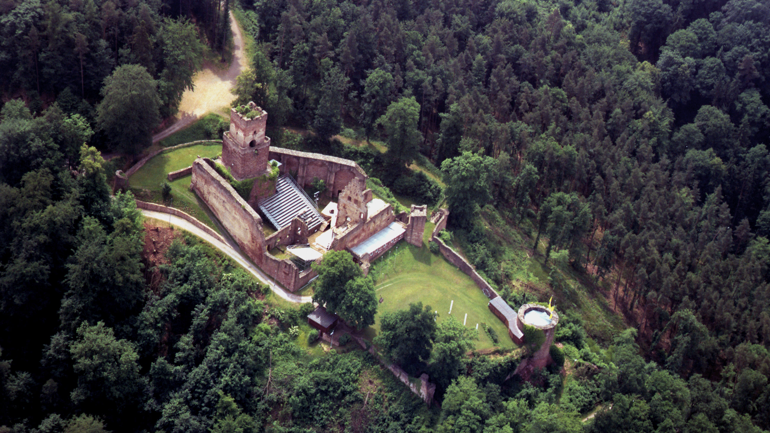  Luftbild Burg 