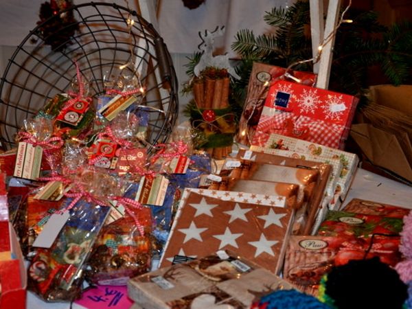 Weihnachtliche Stimmung in den historischen Kellern der Stadt Freudenberg. Trockenen Fußes kann man unseren Weihnachtsmarkt genießen. Sie haben Lust bekommen Aussteller zu werden? Melden Sie sich bei uns im Tourismus & Kultur Büro, wir freuen uns auf Ihre kreativen Ideen.