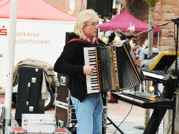 Bummeln, schauen, kaufen - das war unser Frühjahrsmarkt 2015. Copyright: Franz Hofmann und Stadt Freudenberg