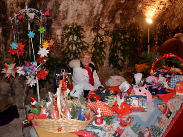 Weihnachtliche Stimmung in den historischen Kellern der Stadt Freudenberg. Trockenen Fußes kann man unseren Weihnachtsmarkt genießen. Sie haben Lust bekommen Aussteller zu werden? Melden Sie sich bei uns im Tourismus & Kultur Büro, wir freuen uns auf Ihre kreativen Ideen.